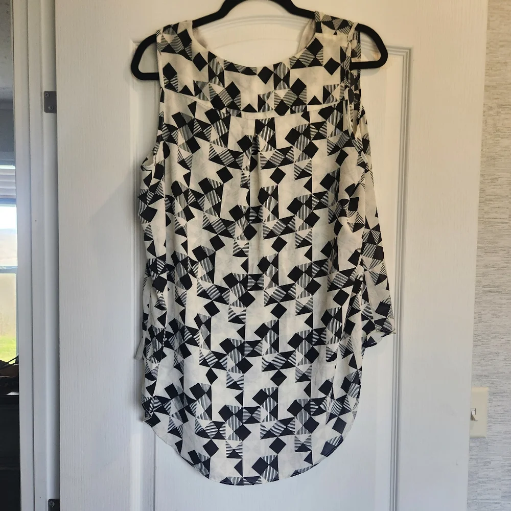 Cato Black and White Asymmetrical Graphic Tank Top Size XL Euc - Picture 3 of 3